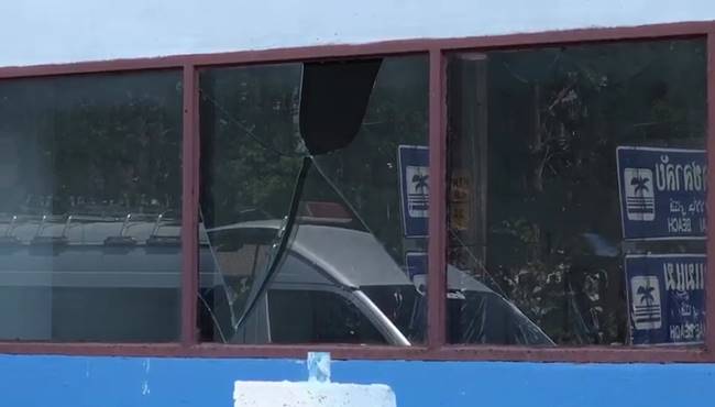 บึ้มสนั่นหน้าโรงเรียน