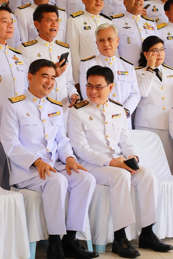อภิสิทธิ์ เวชชาชีวะ 
