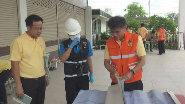 ผนังโรงเรียนถล่ม