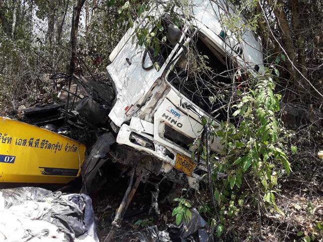  รถพ่วง 18 ล้อเบรกแตก