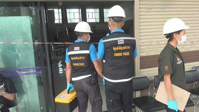 ผนังโรงเรียนถล่ม