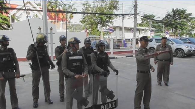 ตำรวจซ้อมแผนจับคนคลั่ง