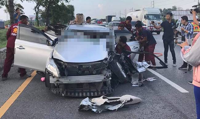 รถเก๋งชนรถพ่วง