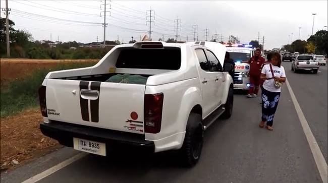 ฟ้าผ่าลงกลางรถ