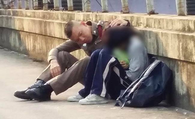 ตำรวจลูบหัวน้อง ม.2