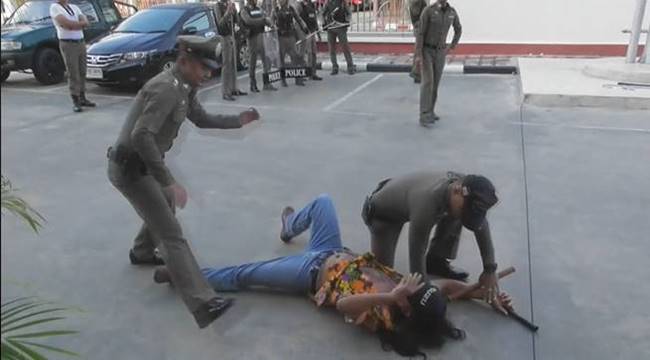 ตำรวจซ้อมแผนจับคนคลั่ง