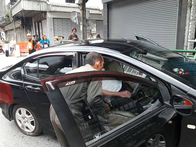 ชายขับเก๋งลมชักกำเริบ