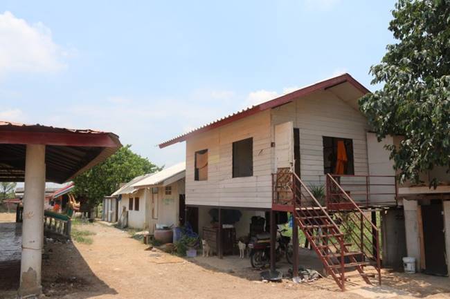 พระกระทืบพระ