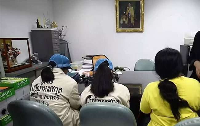 ข่มขืนเด็กหญิงในรถ