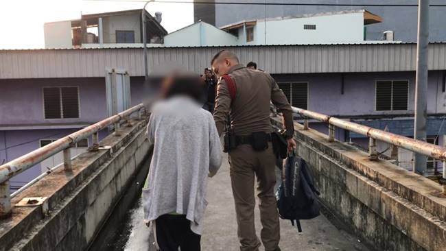 ตำรวจลูบหัวน้อง ม.2