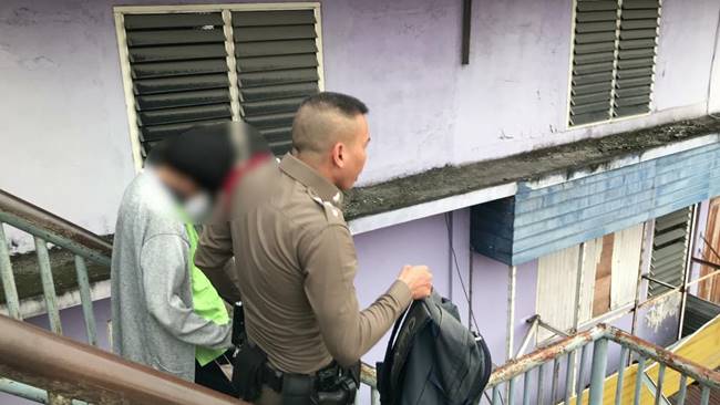 ตำรวจลูบหัวน้อง ม.2