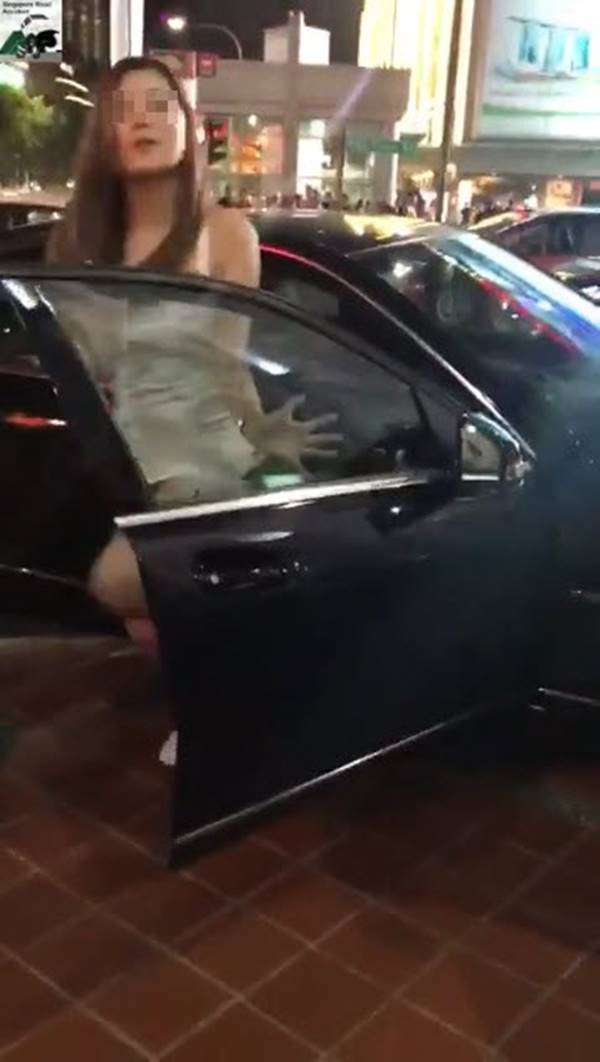 ขับรถย้อนศร