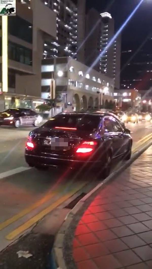 ขับรถย้อนศร