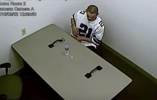 ยังกับในหนัง ผู้ต้องหาแสบงัดกุญแจมือ-ปีนเพดานหนีสำเร็จ (ชมคลิป)