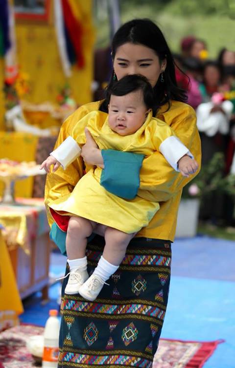 กษัตริย์จิกมี นำพระโอรส เสด็จเยือนบ้านเกิดพระชายาเป็นครั้งแรก