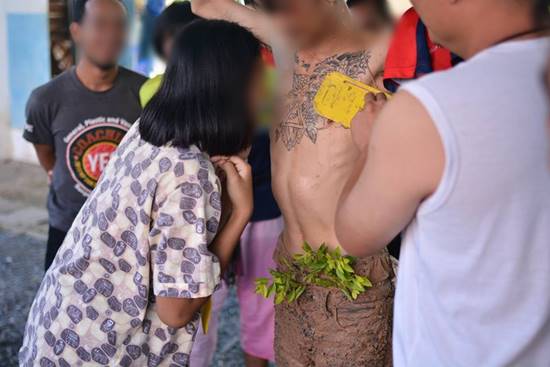 เจออีก ! รับน้องเถื่อน ให้ผู้หญิงทำท่าเลียหัวนมผู้ชาย-ใช้พริกแกงแปรงฟัน