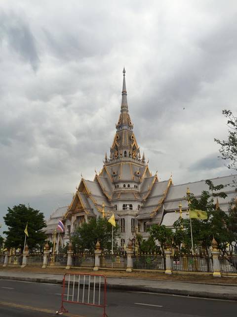 ผู้ว่าฯ ฮึ่ม ! ขู่แก๊งโบกรถวัดโสธรฯ ผิดซ้ำซาก เจอเรียกปรับทัศนคติ 7 วันผู้ว่าฯ ฮึ่ม ! ขู่แก๊งโบกรถวัดโสธรฯ ผิดซ้ำซาก เจอเรียกปรับทัศนคติ 7 วัน