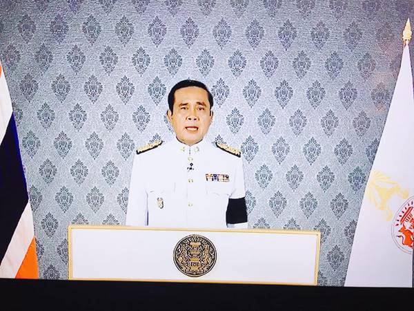 นายกฯ ชื่นชม ตำรวจขับรถนำขบวนอัญเชิญพระบรมศพ ชี้เป็นหน้าที่อันทรงเกียรติ