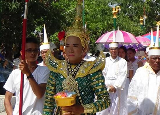 ขบวนแว้น 100 คันแห่สาวพรหมจรรย์ ร่วมพิธีงานบุญกวนข้าวทิพย์