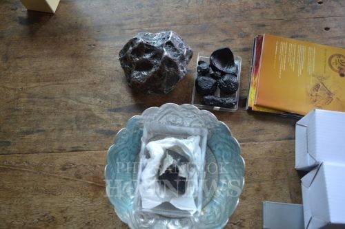 ยันหินประหลาดร่วงทะลุหลังคาบ้านที่พิษณุโลก เป็นอุกกาบาต