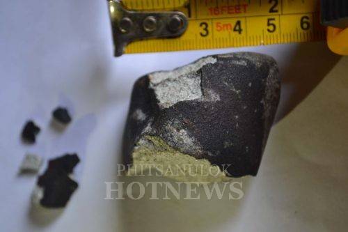 ยันหินประหลาดร่วงทะลุหลังคาบ้านที่พิษณุโลก เป็นอุกกาบาต