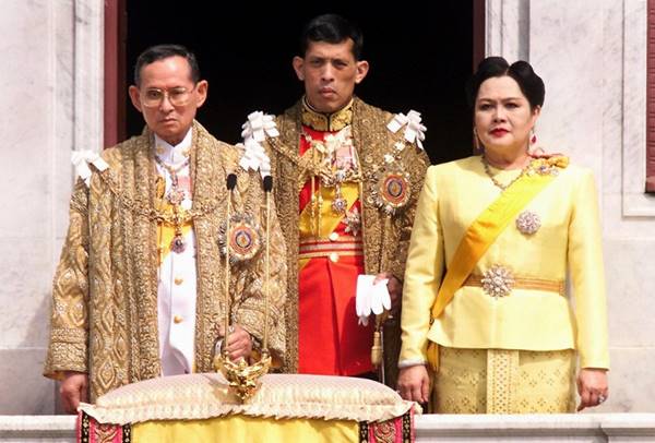พระราชประวัติ พระบาทสมเด็จพระเจ้าอยู่หัว ภูมิพลอดุลเดช 