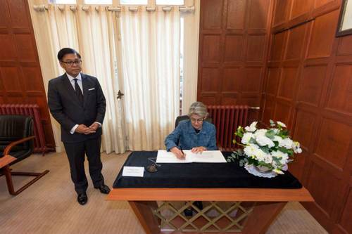 ผอ. ยูเนสโก ถวายอาลัยในหลวง ร.9 - เตรียมโปรโมทโครงการในพระราชดำริ