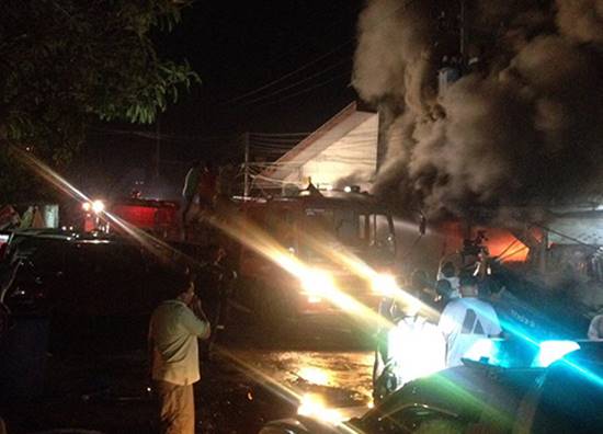 ไฟไหม้ตลาดโรงเกลือสระแก้ว วอดหลายคูหา เสียหายนับล้านบาท (มีคลิป)