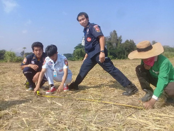 รอยเท้ายาวประหลาดกลางทุ่งนา