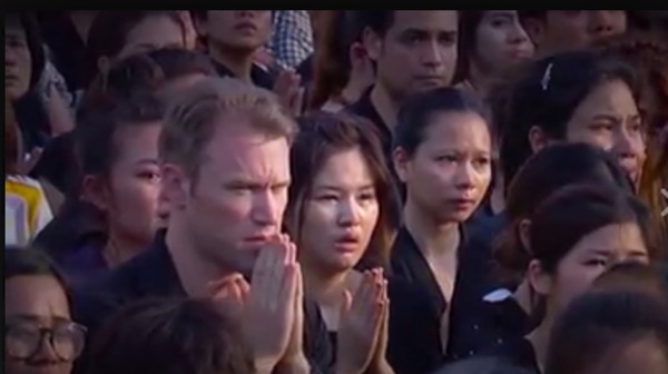 คลิปเพลงพระราชาผู้ทรงธรรม 