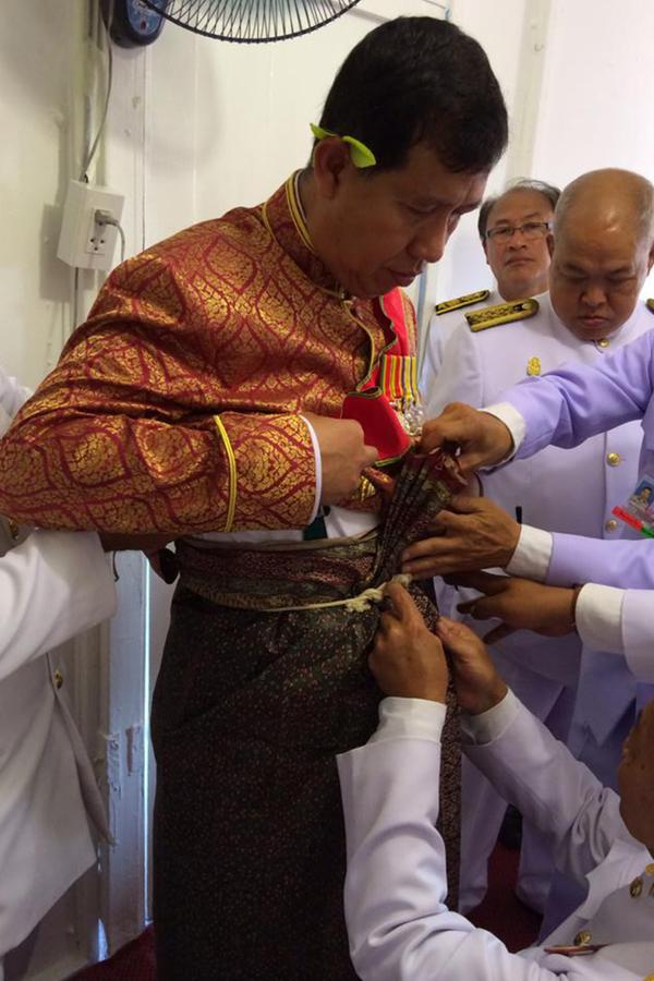 พระราชพิธีพืชมงคลจรดพระนังคัลแรกนาขวัญ ลุ้นคำเสี่ยงทายพระโค 2558