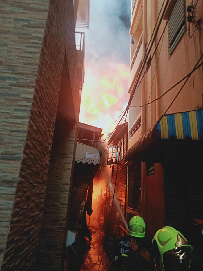 ไฟไหม้บ้าน