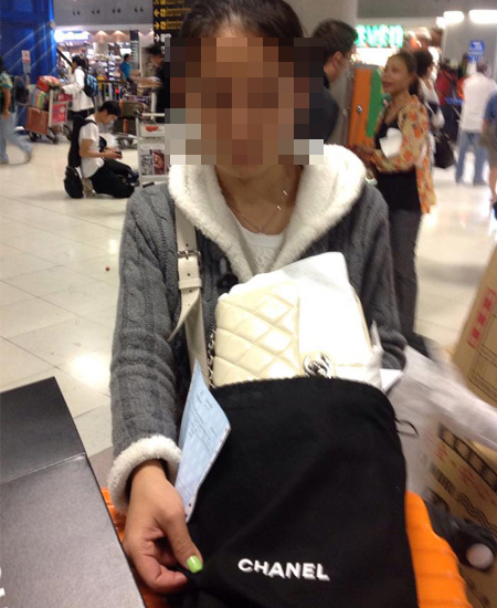 โวย ! ซื้อกระเป๋าแบรนด์เนมเข้าไทยใบเดียว เจอภาษี 37,000 บาท