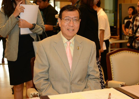 พรเพชร วิชิตชลชัย 