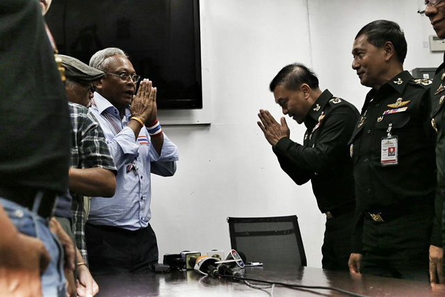  สุเทพ เทือกสุบรรณ