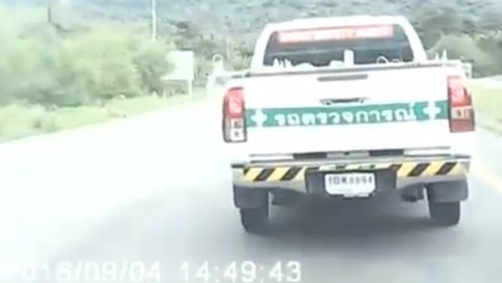 ขับรถปาด