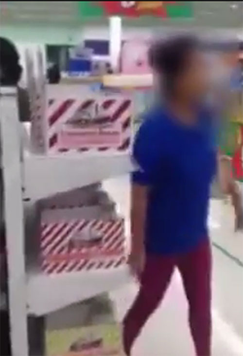 แชร์เพียบ คลิปหญิงวัยกลางคนโวยลั่นห้างดัง คิดเงินเกินไป 1 บาท