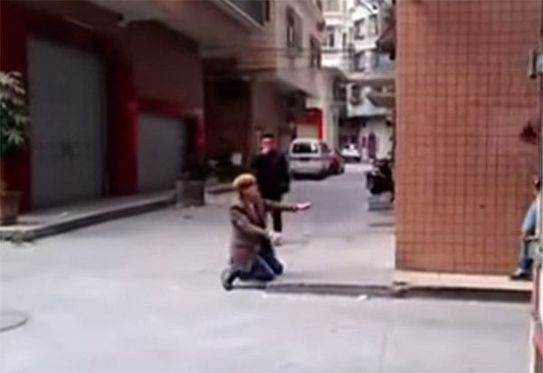 คลิปหนุ่มร้องขอชีวิต เจ้านาย...อย่ายิงผม แบบนี้ใครเห็นก็วิ่ง !