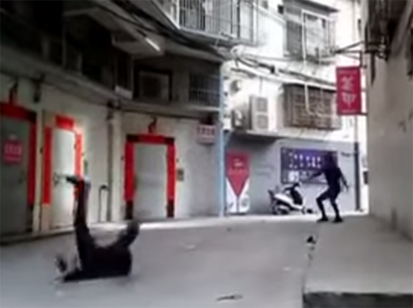 คลิปหนุ่มร้องขอชีวิต เจ้านาย...อย่ายิงผม แบบนี้ใครเห็นก็วิ่ง !