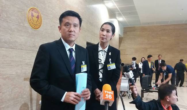 พลังประชารัฐ เสียบบัตรแทนกัน