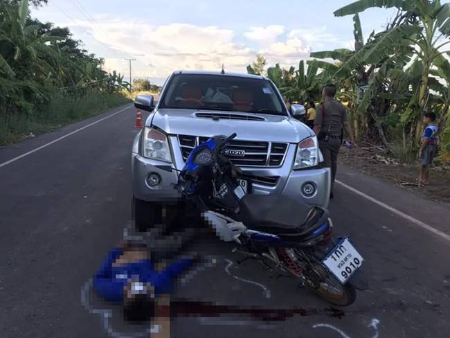 กระบะชนมอเตอร์ไซค์