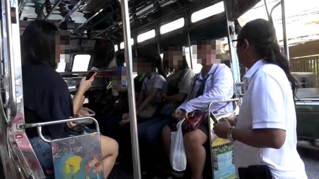 ช่วยตัวเองที่สาธารณะ