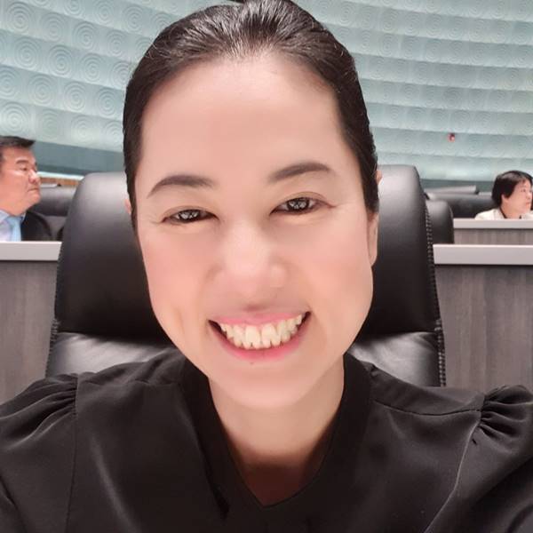 ปารีณา ไกรคุปต์