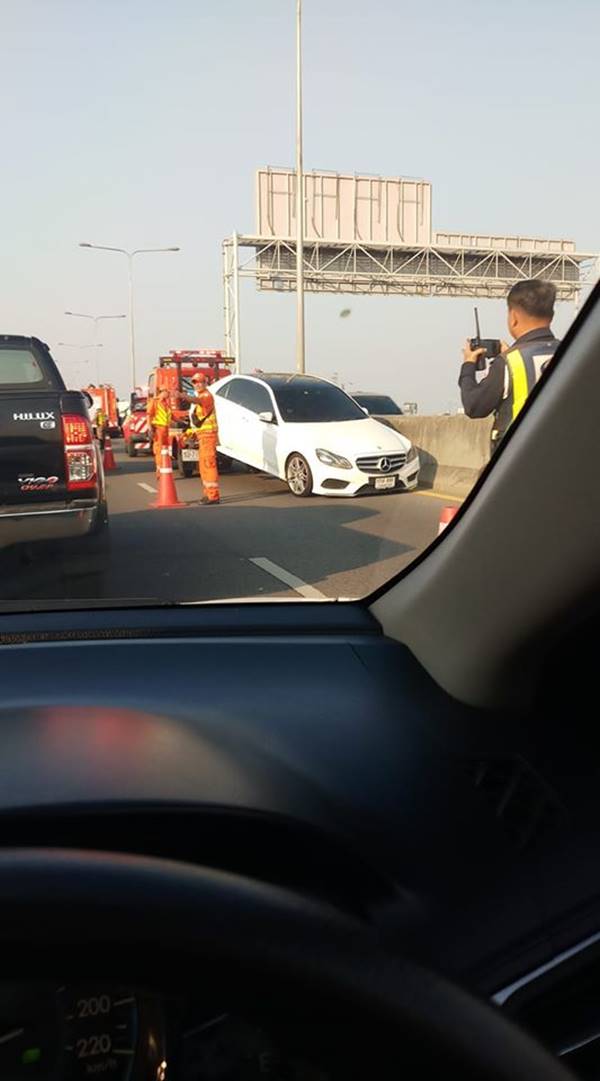 รถตู้ไฟไหม้