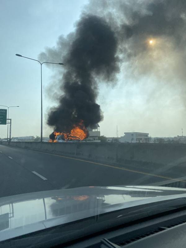 รถตู้ไฟไหม้