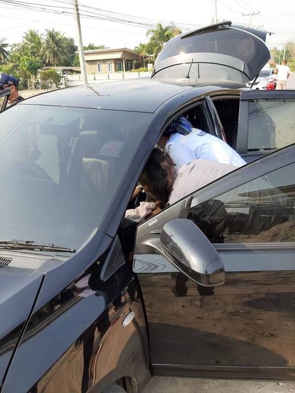 คลอดลูกบนรถ