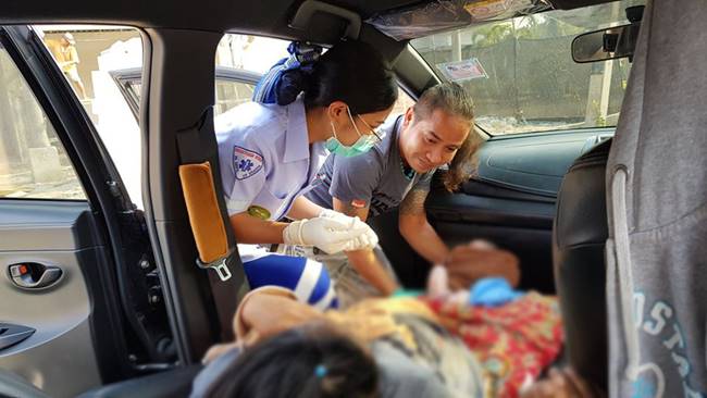 คลอดลูกบนรถ