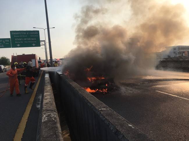 รถตู้ไฟไหม้