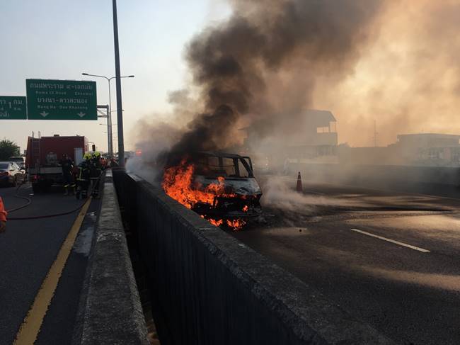 รถตู้ไฟไหม้