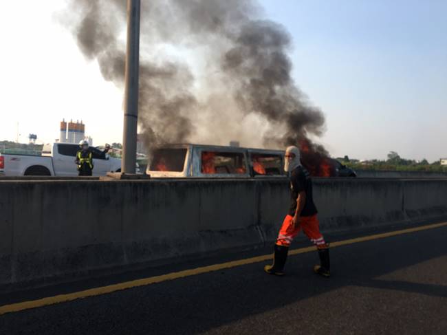 รถตู้ไฟไหม้